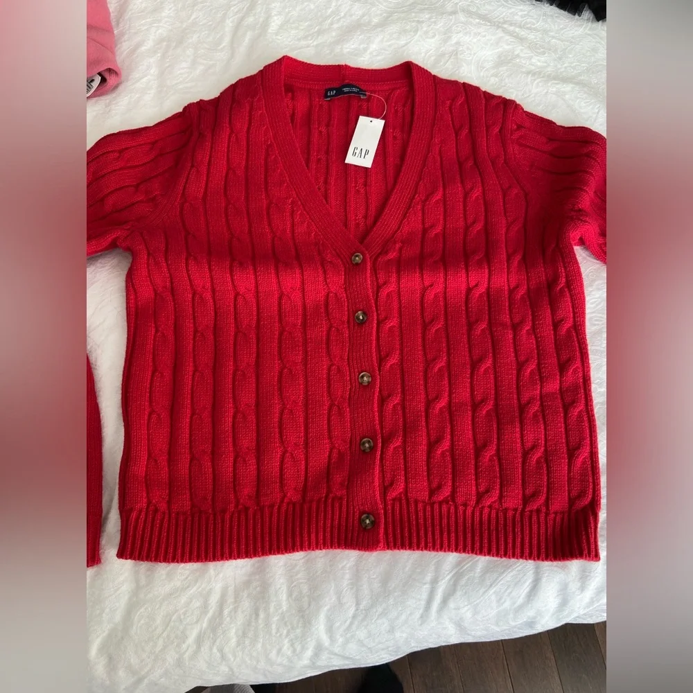 SOLD🥳 GAP 100% cotton cable knit v-neck cardigan - Picture 2 of 5